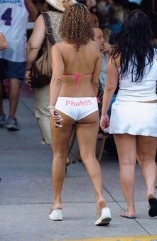 Esta imagen puede contener ropa interior persona humana ropa interior lencería bragas sujetador y tanga
