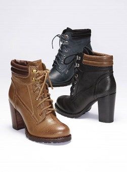 Afbeelding kan het volgende bevatten Kleding Kleding Schoeisel Schoen en laars