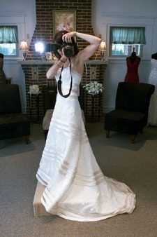 La imagen puede contener Ropa Vestimenta Persona humana Traje de boda Moda Vestido de novia Vestido y vestido