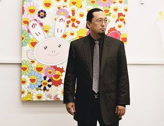 画像には村上隆服アパレルスーツコートオーバーコートジャケットブレザー人間と人が含まれている可能性があります