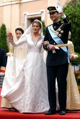 Bild könnte enthalten Kleidung Kleidung Menschliche Person Letizia von Spanien Mode Robe Kleid Hochzeits- und Hochzeitskleid