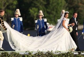Bild könnte Prinzessin Madeleine Herzogin von Hlsingland und Gstrikland enthalten Kleidung Kleidung Mensch und Hochzeit