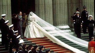 49 ikonische königliche Brautkleider getragen von königlichen Bräuten