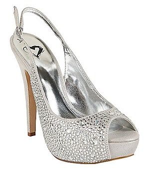 Bilden kan innehålla Kläder Apparel Skor Sandal Shoe och High Heel