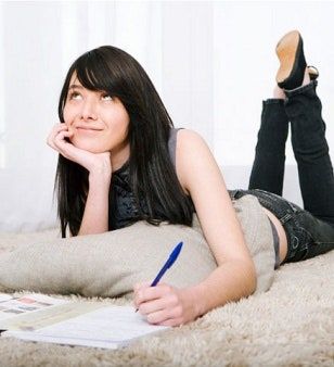 Bild kann Heel Human Female Person Girl und Dating enthalten
