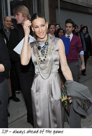 La imagen puede contener a Sarah Jessica Parker Persona humana Jeff Mauro y Moda