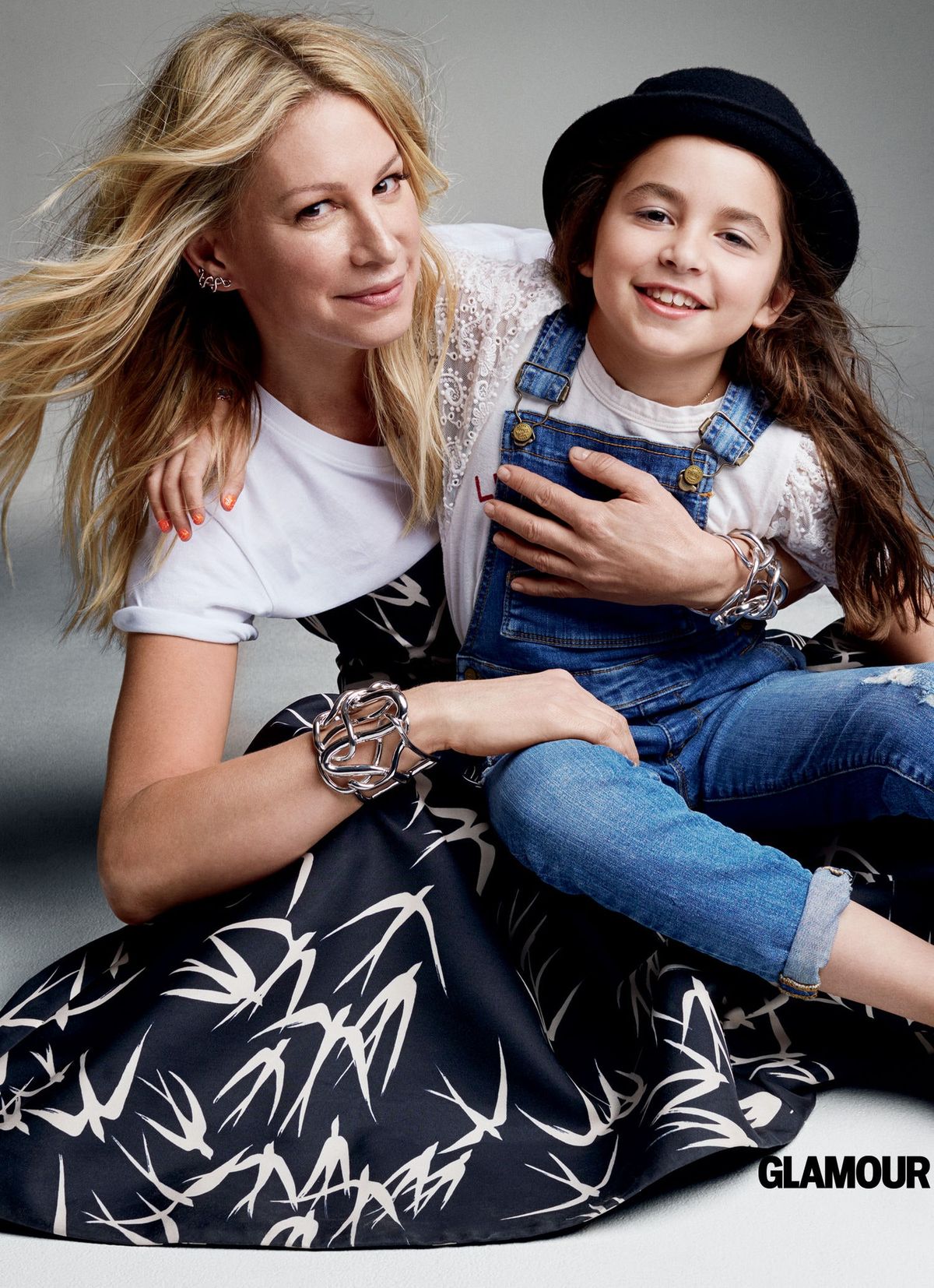 ในภาพอาจจะมี มนุษย์ คน เสื้อผ้า เครื่องแต่งกาย Julia Barretto Woman Female Blonde Teen Girl Kid and Child