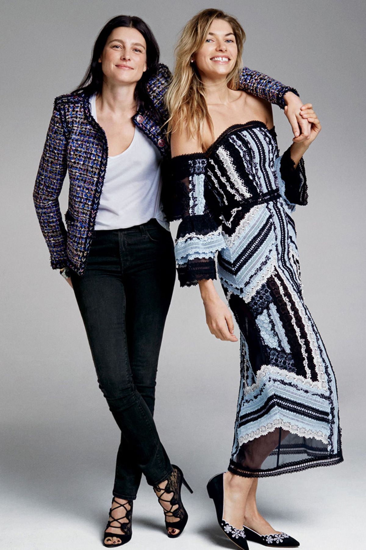 ในภาพอาจจะมี เสื้อผ้า เครื่องแต่งกาย แขนเสื้อ มนุษย์ คน แขนยาว Jessica Hart Dress Female Footwear and Shoe