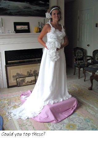 La imagen puede contener Ropa Vestimenta Vestido de novia Vestido de moda de boda Bata Persona humana Vestido Mujer y novia