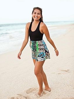 La imagen puede contener ropa y vestido de persona humana