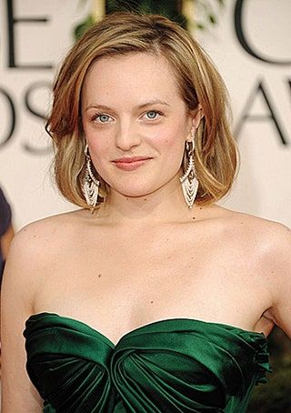 Bilden kan innehålla Elisabeth Moss Face Människoperson och mode