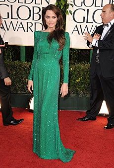 Bilden kan innehålla Människoperson Kläder Kläder Mode Angelina Jolie Klänning Röda mattan och premiär