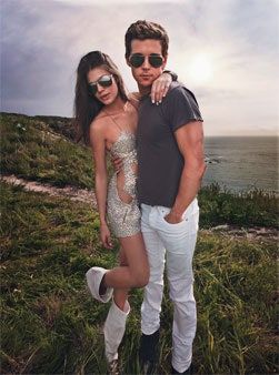 La imagen puede contener Persona humana Ropa Ropa Piel Aire libre Rostro Citas Naturaleza Gafas de sol y accesorios