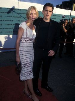 Slika lahko vsebuje Matt Dillon Human Person Fashion Premiere Red Carpet in Red Carpet Premiere