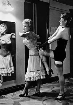 Esta imagen puede contener ropa y danza del artista intérprete o ejecutante de persona humana