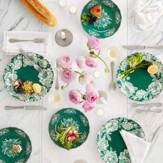Ajuste de la mesa floral blanco y verde