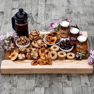 木の板にスイーツとペストリー