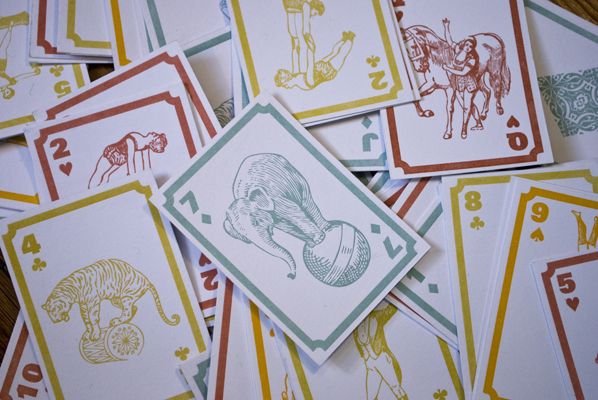 Cirque Jugando a las cartas