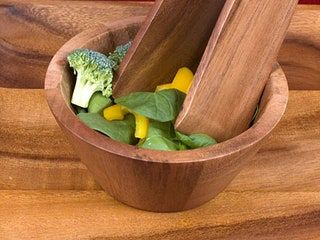 La imagen puede contener brócoli vegetal y tazón de fuente