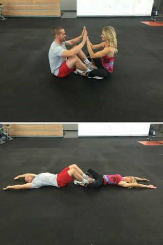 Bild könnte enthalten Mensch Shorts Kleidung Bekleidung Sport Sport Sport Workout Fitness und Bodenbelag