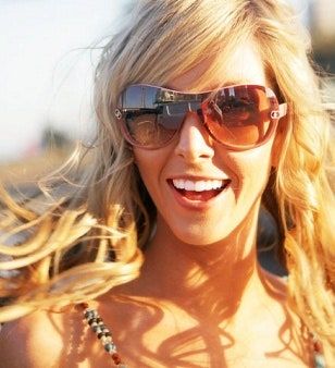 La imagen puede contener Cara Persona humana Gafas de sol Accesorios Accesorio Mujer Mujer Adolescente Rubia Niña Niño y niño