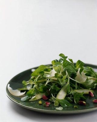 画像には、植物性食品の野菜とルッコラが含まれている可能性があります