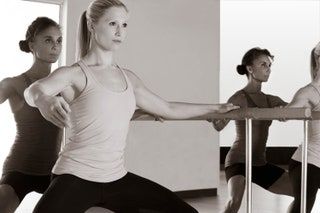 Bilden kan innehålla Människoperson Dansställning Fritidsaktiviteter Sport Sport Träning och träning