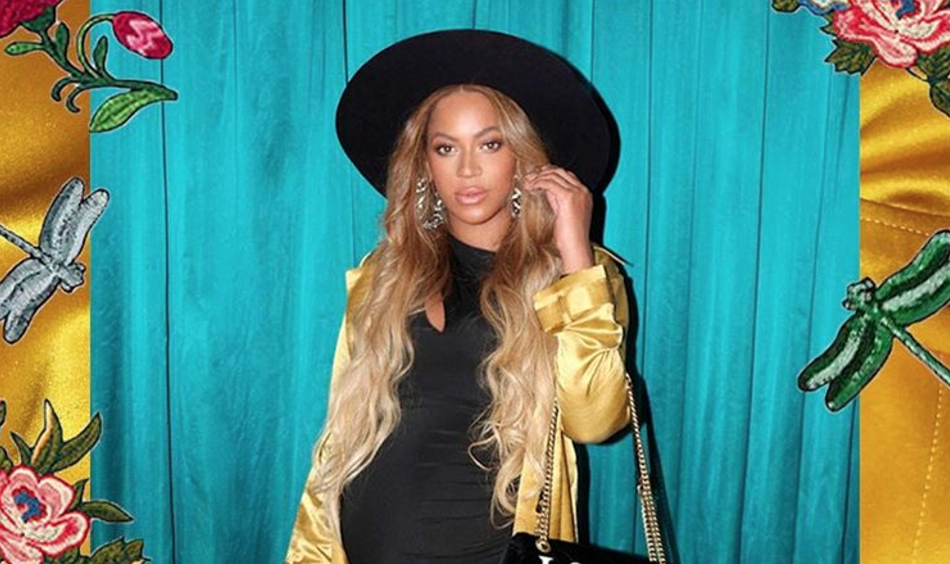 Bild kann enthalten Kleidung Bekleidung Beyonc Mantel Jacke Mensch und Person