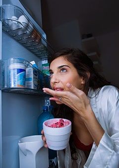 画像には、Human Person Appliance Food Dessert Creme andCreamが含まれている場合があります