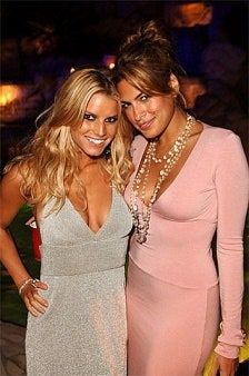 La imagen puede contener Eva Mendes Human Person Jessica Simpson Club Night Club and Dating