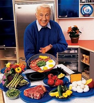 La imagen puede contener Persona humana Planta Comida Plato de comida Pastel de cumpleaños Postre y pastel