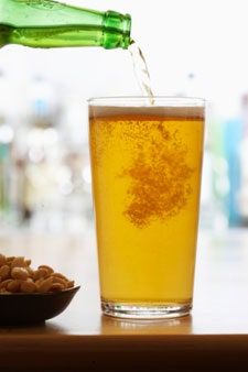 画像には、ドリンクビールアルコール飲料グラスビールグラスとラガーが含まれている場合があります