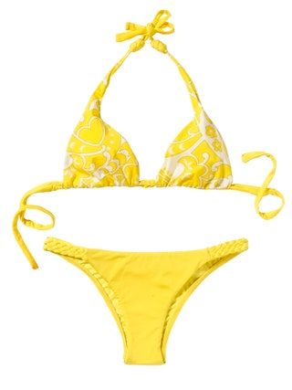 La imagen puede contener ropa, ropa, traje de baño y bikini.