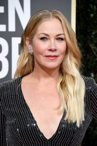 La imagen puede contener rostro de persona humana Christina Applegate y decoración del hogar