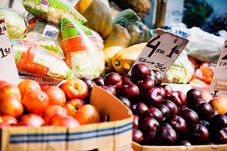 La imagen puede contener frutas y verduras