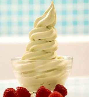 La imagen puede contener Pastel de bodas Comida Postre Pastel Crema Crema Fruta Planta y frambuesa