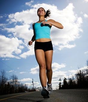 Bild könnte Mensch Sport Sport Fitness Jogging Übung Workout und Laufen enthalten