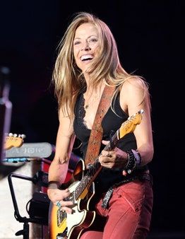 Bilden kan innehålla mänsklig person Musikinstrument Gitarr Fritidsaktiviteter Utövande Musiker och gitarrist