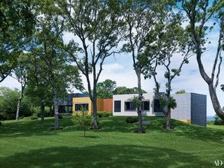 Esta imagen puede contener Planta Hierba Césped Árbol Casa Edificio Vivienda y Villa