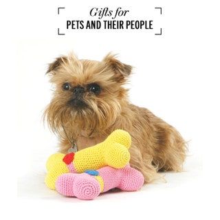 La imagen puede contener cojín y almohada para perro mascota canina animal mamífero