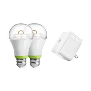 La imagen puede contener luz y adaptador