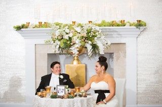 画像には衣料品アパレル人間のローブファッションガウン結婚式の植物花と花が含まれている可能性があります