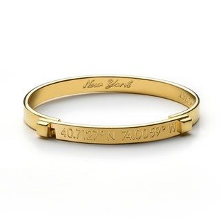 La imagen puede contener accesorios de joyería, accesorio de anillo y oro