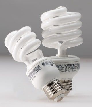 La imagen puede contener un electrodoméstico de bombilla y una batidora