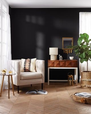 Dieses Bild enthält möglicherweise Möbel Wohnzimmer Zimmer Innenarchitektur Holzboden Tisch und Hartholz