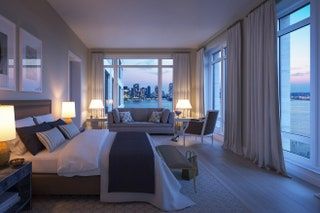 La imagen puede contener Pisos Interior Habitación Sala de estar Dormitorio Muebles Sofá Diseño de interiores Piso Madera y vivienda