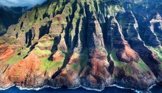 La imagen puede contener Arte y pintura del paisaje del paisaje del acantilado de la montaña de la naturaleza al aire libre
