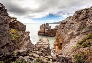 La imagen puede contener acantilado al aire libre, promontorio natural y roca