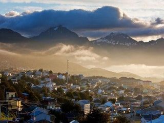 La imagen puede contener Paisaje al aire libre Naturaleza Paisaje Panorámico Cordillera Vista aérea de la montaña Urbano y ciudad
