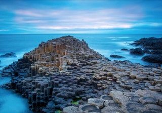 La imagen puede contener Naturaleza Aire libre Océano Agua Mar Promontorio Roca Costa y acantilado